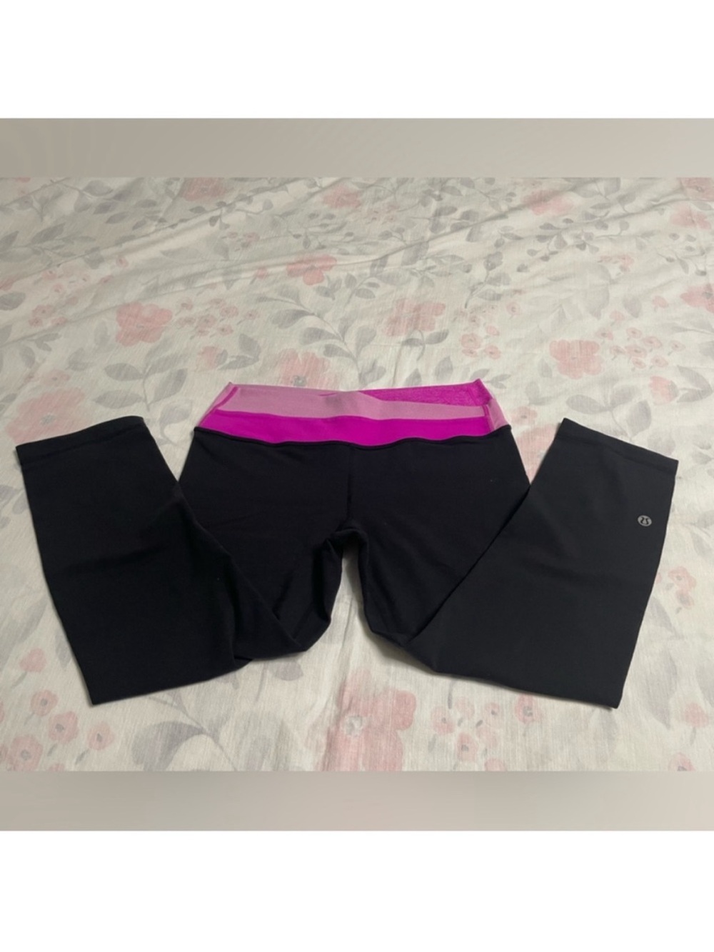 Lululemon Athletica Crop
Leggings 6